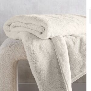 Hotel Collection Reversible Faux-Fur Throw blanket nwt